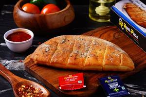 Garlic Bread With Cheese Dip