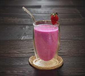 DRAGON WITH STRAWBERRY JUICE