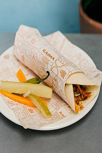 Kuboos Shawarma Roll