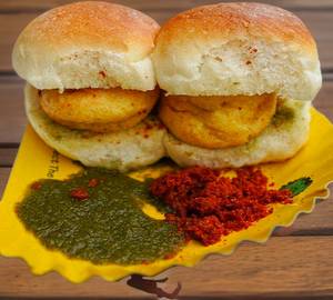 Butter vada pav