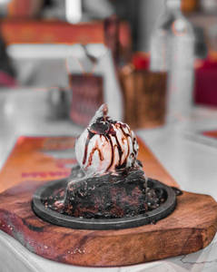 Brownie Sizzler With Ice Cream