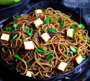 Paneer hakka noodles