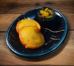 Crispy Dhuska (4 Pieces) With chana sabji