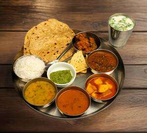 Kathiyawadi Full Thali