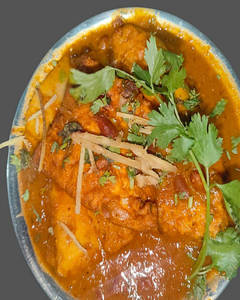 Rajma Dip Kulcha With Paneer Slice