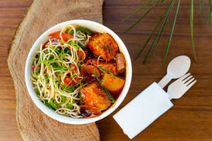 Veg Hakka Noodles & Chilli Paneer