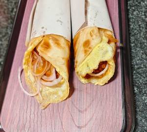 Egg with paneer roll