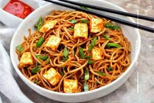Paneer hakka noodles