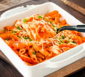 Red white sauce pasta