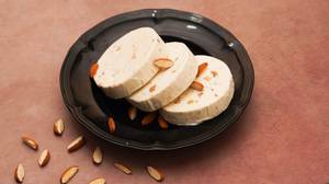 Roasted Almond Slice (80-85 Gms)