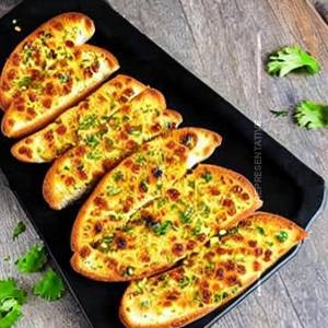 Spicy paneer garlic bread