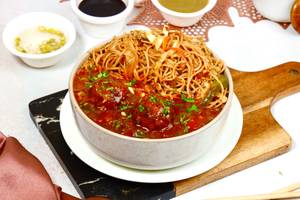 Veg Chowmein With Manchurian Gravy