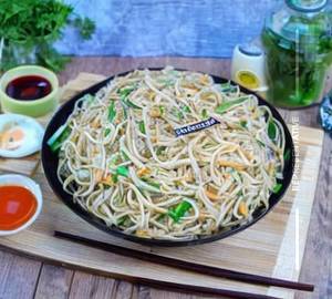 Egg hakka noodles