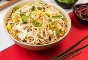Egg White Hakka Noodles (serves 1-2)