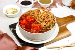 Veg Chowmein With Chilly Paneer Gravy