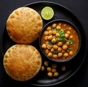 Special Puri Chole (3 Pcs)