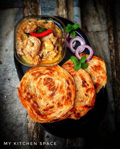 Kerala Prantha With Chicken Curry [3 Piece]