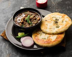 Kulche Chole (2Pc)