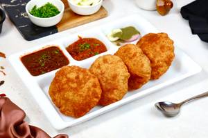 Chole Puri [4 Puri]