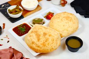 Chole Bhature [2 Pieces]