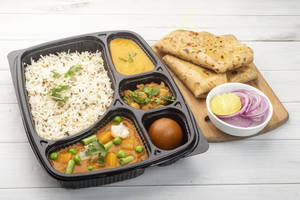 Jeera Rice + Dal Makhani + Garlic Naan + Kuchumer Salad +sweet + Soft Drink