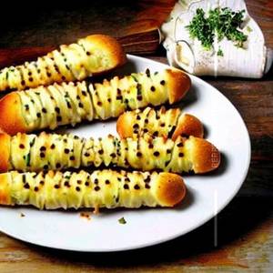 Stuffed garlic sticks