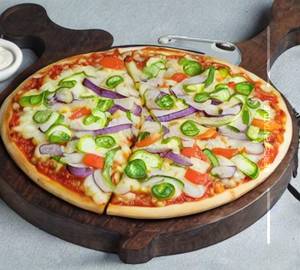 Deluxe veggie pizza 