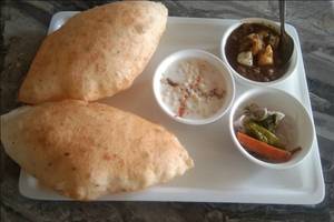 Chole Bhature [2 Bhature, 1 Plate]