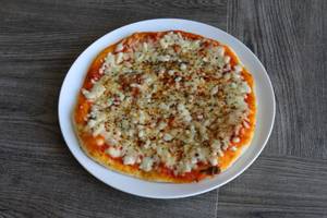 Tomato  and  capcicum pizza