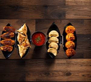 Veg platter momos