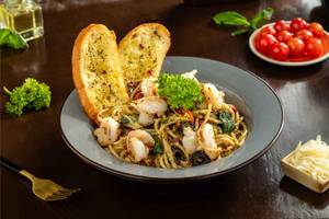 Roasted Shrimps Aglio E Olio Pasta with Truffle Oil