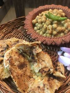 "2 Chur Chur Naan With Chana"                                                 