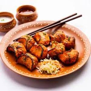 Classic Veg Gujju Tandoori Momos (8 Pcs)