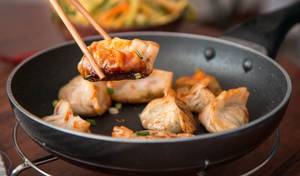 Veg Pan Fried Momo (8 Pcs)
