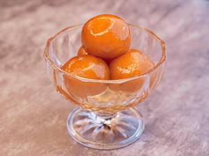 Ghee ka Garam Gulab Jamun [1 Piece]