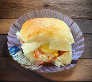 Cheese garlic vadapav