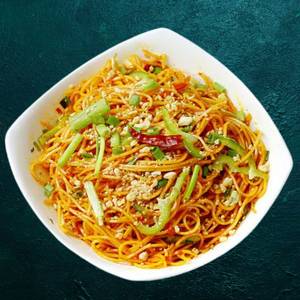 Veg Chilli Garlic Noodles (500 Ml)