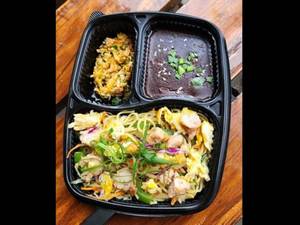 Hakka Noodles Chicken Bk