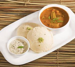 Idli Sambar With Coconut Chutney
