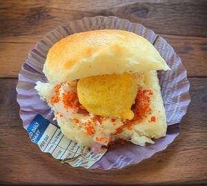 Garlic vadapav
