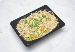 Veg Hakka Noodles (Full)