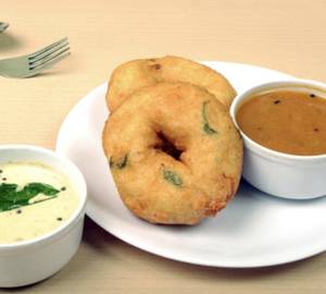 Vada Sambar With Chutney
