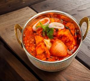 Masala Kulcha with Paneer Do Pyaza (2 pcs) 