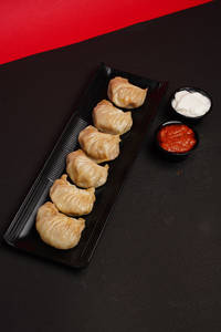 Steamed Schezwan Paneer Momos