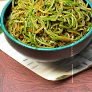 Green chilly noodles