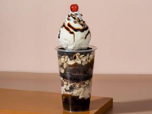 The Tall Treat Ice Cream Sundae - (120 Ml)