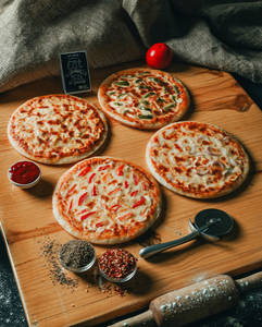 Set Of 4 Classic Club Pizza Meal
