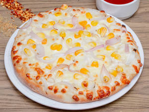 Gold sweet corn onion pizza
