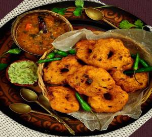6 Chtti Gari With Boneless Chicken Curry