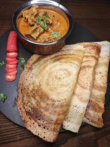 3 small onion dosa with boneless chicken curry
